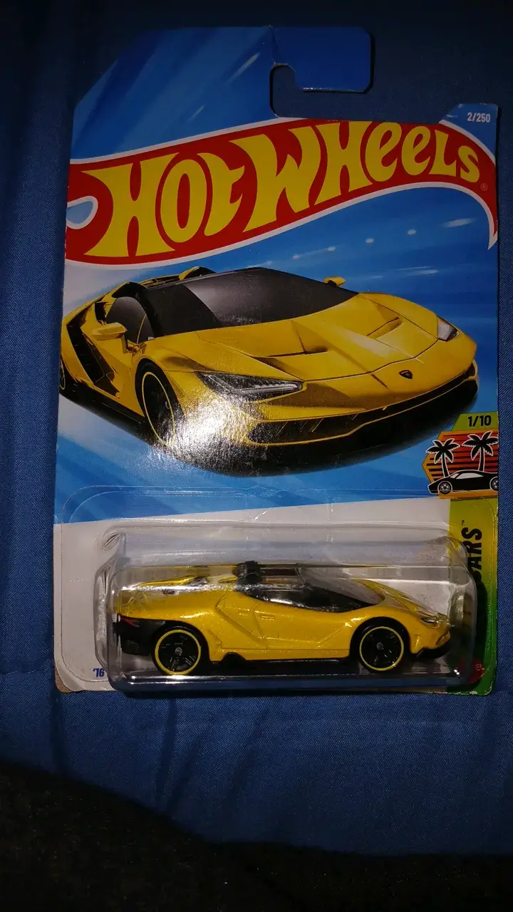 Auto de juguete Hot Wheels Lamborghini amarillo - 1