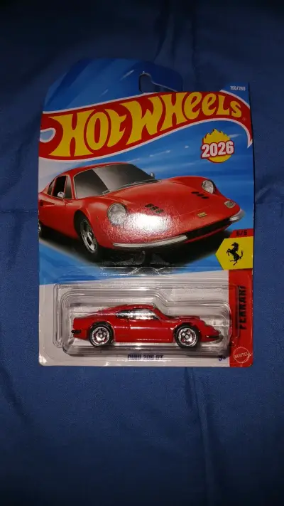 Auto a escala Hot Wheels Ferrari Dino 206 GT - miniatura 1