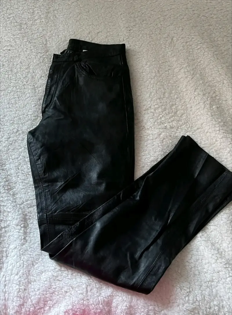 Pantalones de cuero negro y jeans grises para mujer - 2