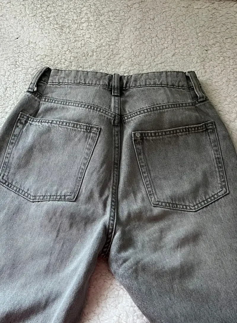 Pantalones de cuero negro y jeans grises para mujer - 3