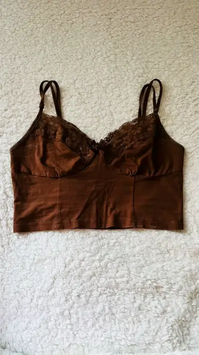 Conjunto de tops de encaje y algodón en varios colores - miniatura 1