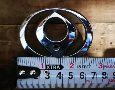 Emblema Mazda artis 323 - miniatura 3