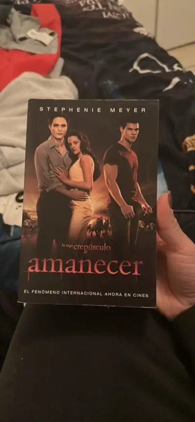 Libro Amanecer de la saga Crepúsculo - miniatura 1