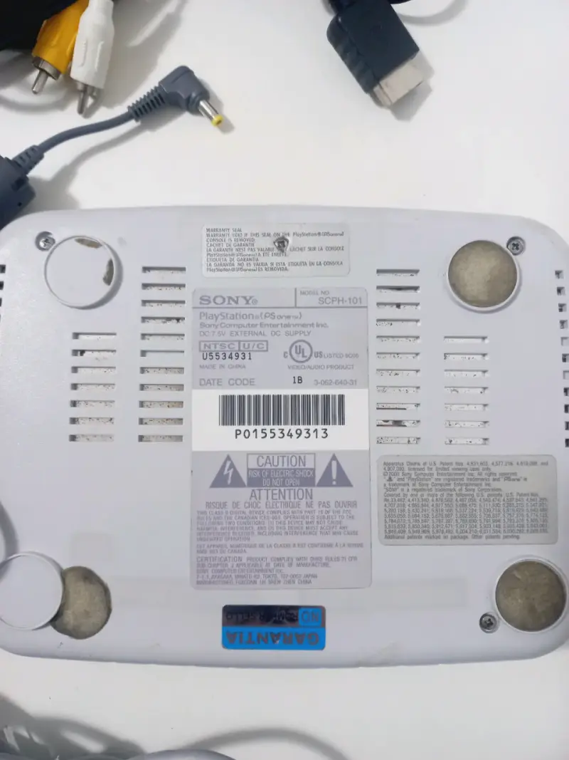 Consola Sony PS One con control y cables - 2