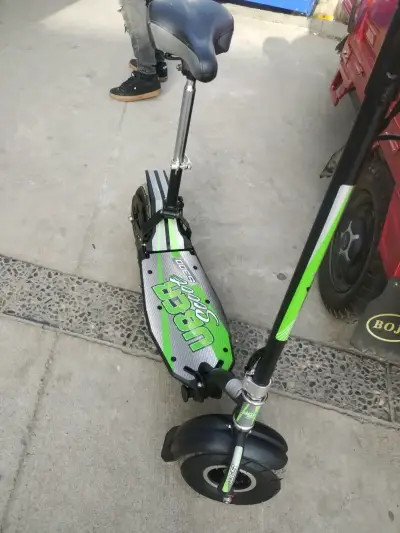 Scooter eléctrico Uber Scoot con asiento - miniatura 2