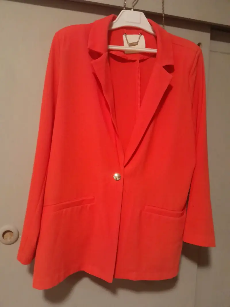 Blazer rojo elegante para mujer