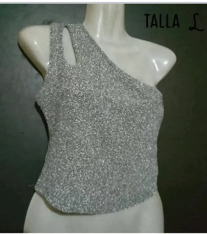 Top asimétrico plateado talla L