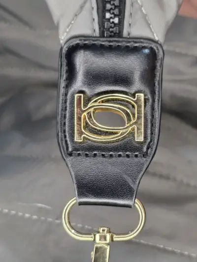 Mochila gris acolchada con detalles dorados Bebe - miniatura 4