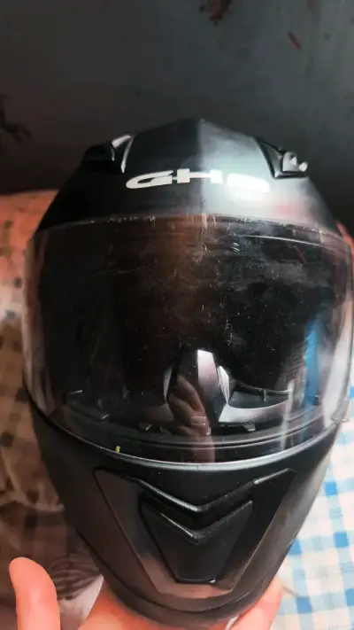 Casco de moto negro con visor transparente - miniatura 2