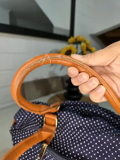 Bolso de mano azul con puntos y detalles marrones - miniatura 3