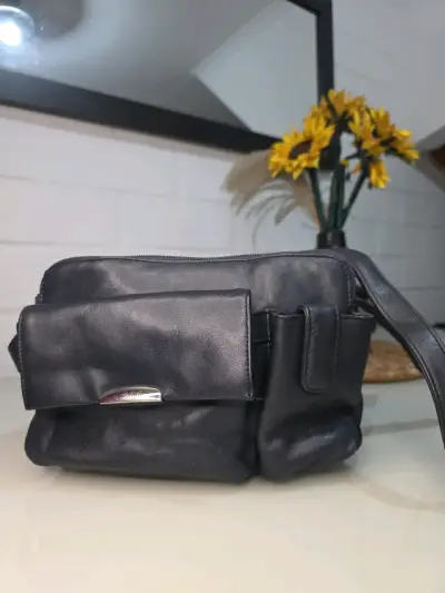 Bolso de cuero con múltiples compartimentos - miniatura 1