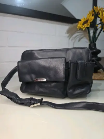 Bolso de cuero con múltiples compartimentos - miniatura 2