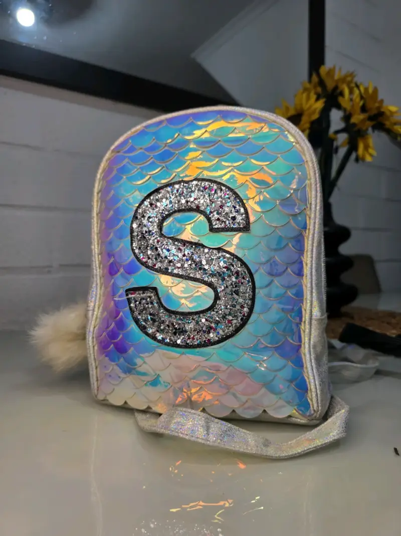 Mochila infantil holográfica con letra S - 1