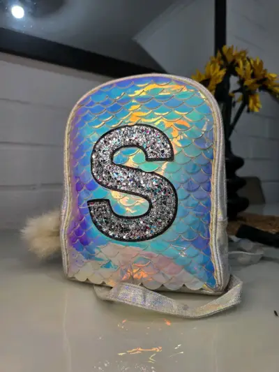 Mochila infantil holográfica con letra S - miniatura 1