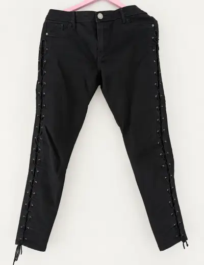 Pantalones negros diseño  cordones laterale - miniatura 1