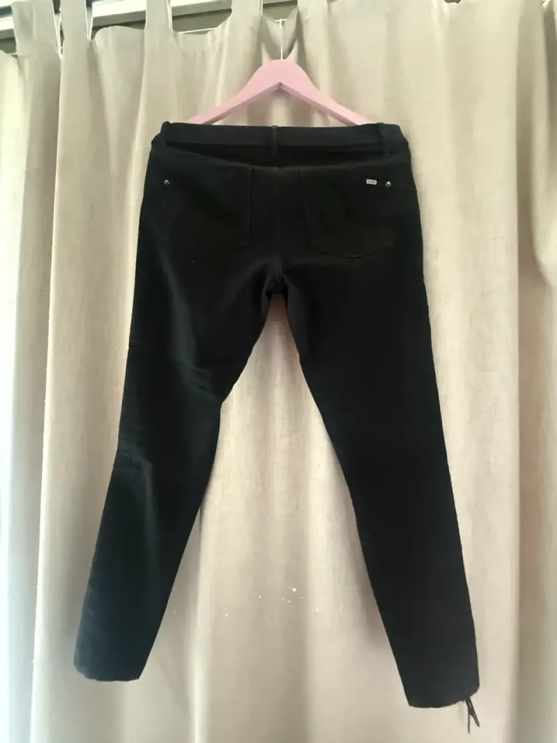 Pantalones negros diseño  cordones laterale - 6