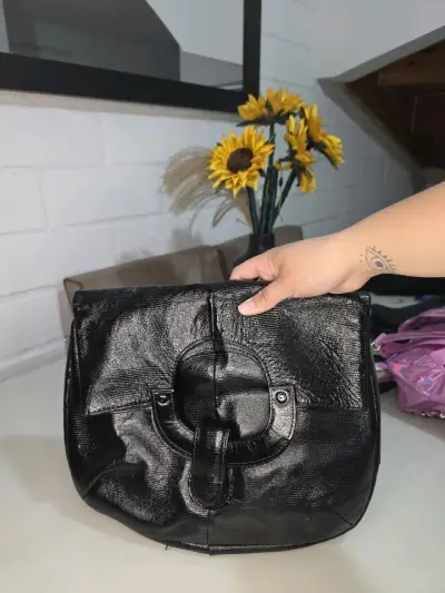 Bolso de mano negro elegante - miniatura 1