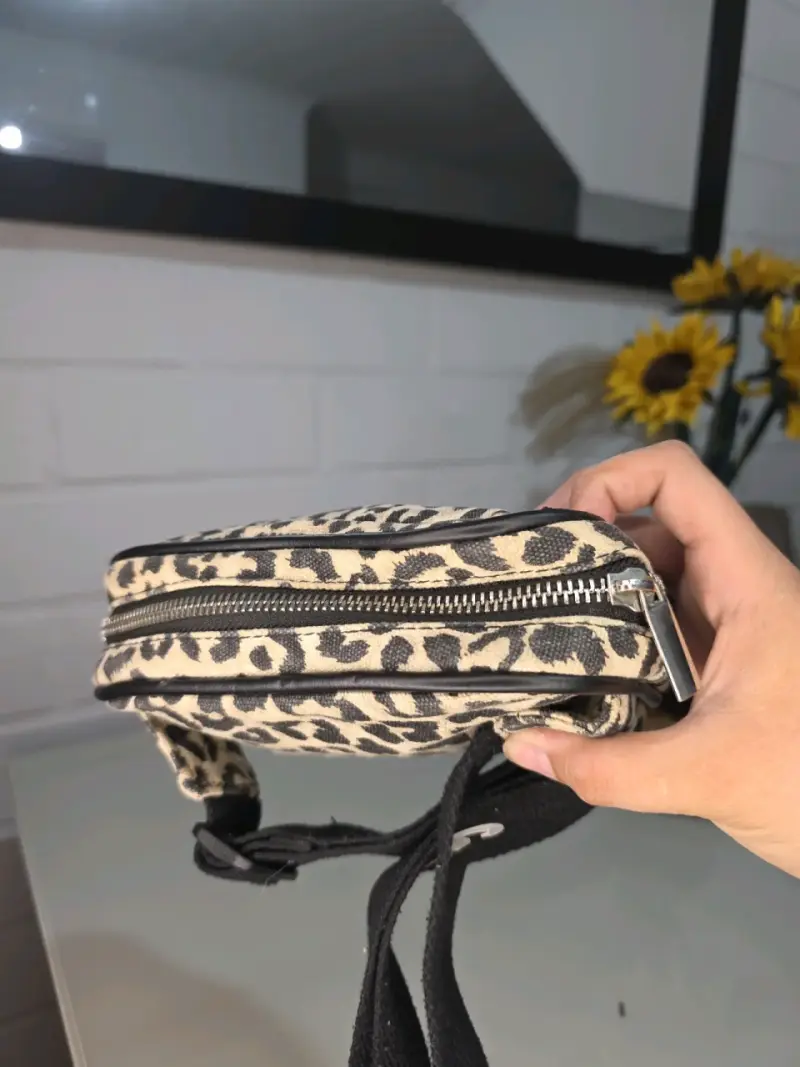 Riñonera con estampado animal print - 3