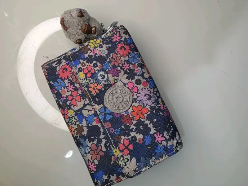 Billetera Kipling con diseño floral y llavero - 1