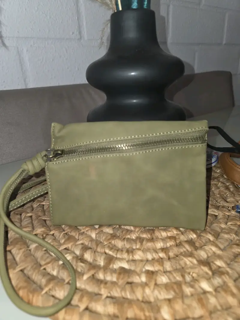 Cartera cruzada verde oliva con correa ajustable - 3