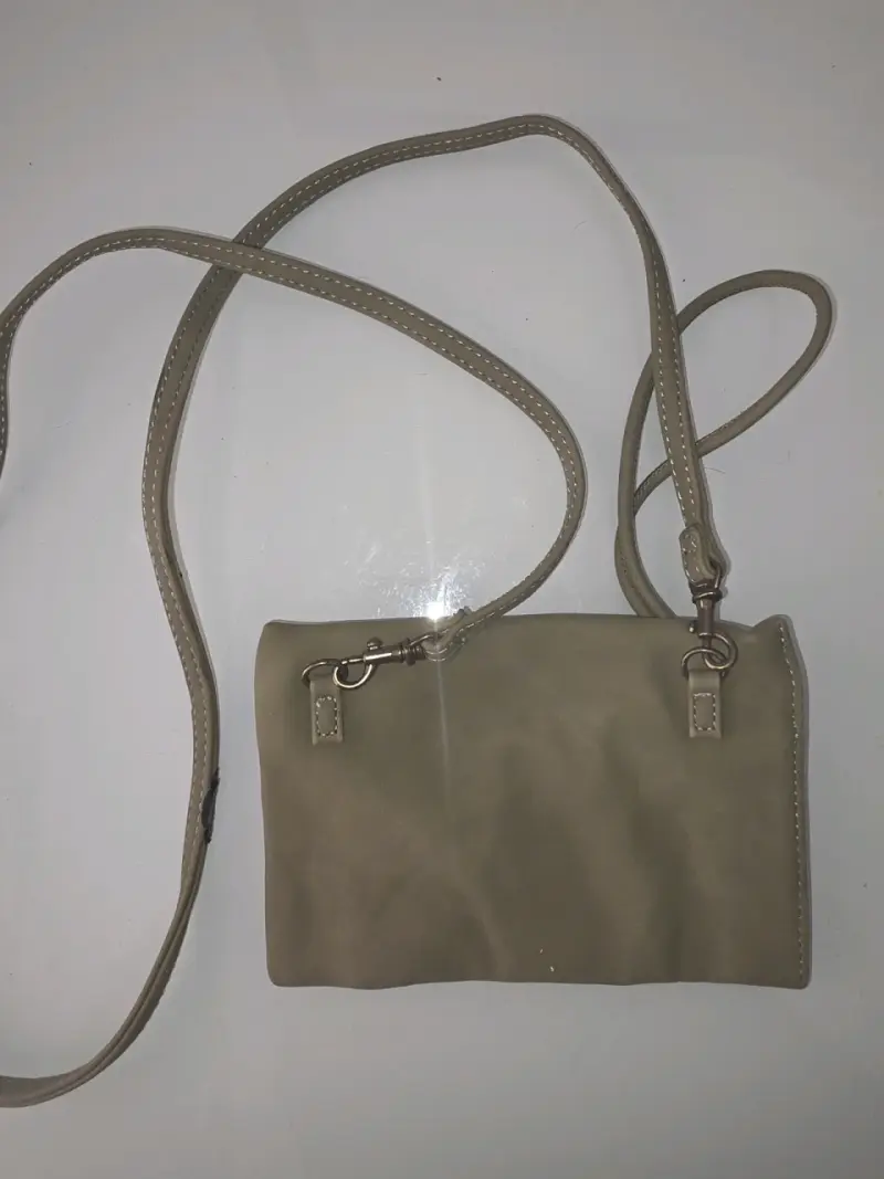 Cartera cruzada verde oliva con correa ajustable - 4