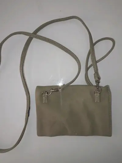 Cartera cruzada verde oliva con correa ajustable - miniatura 4