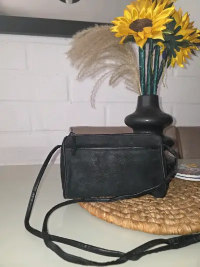 Cartera de cuero negra pequeña - miniatura 1