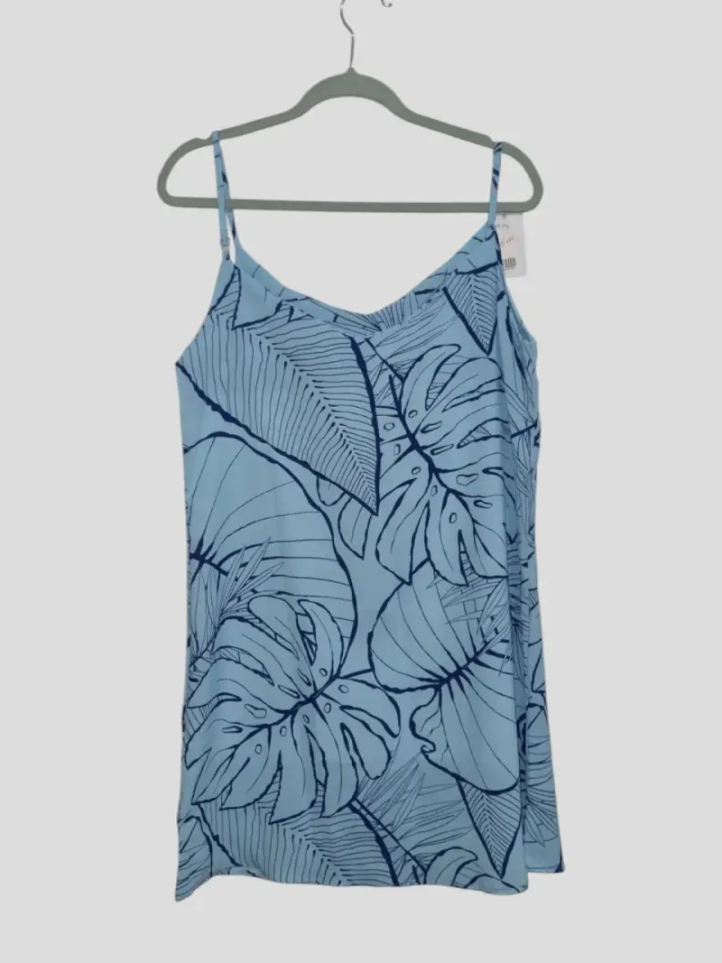 Vestido corto azul con estampado de hojas