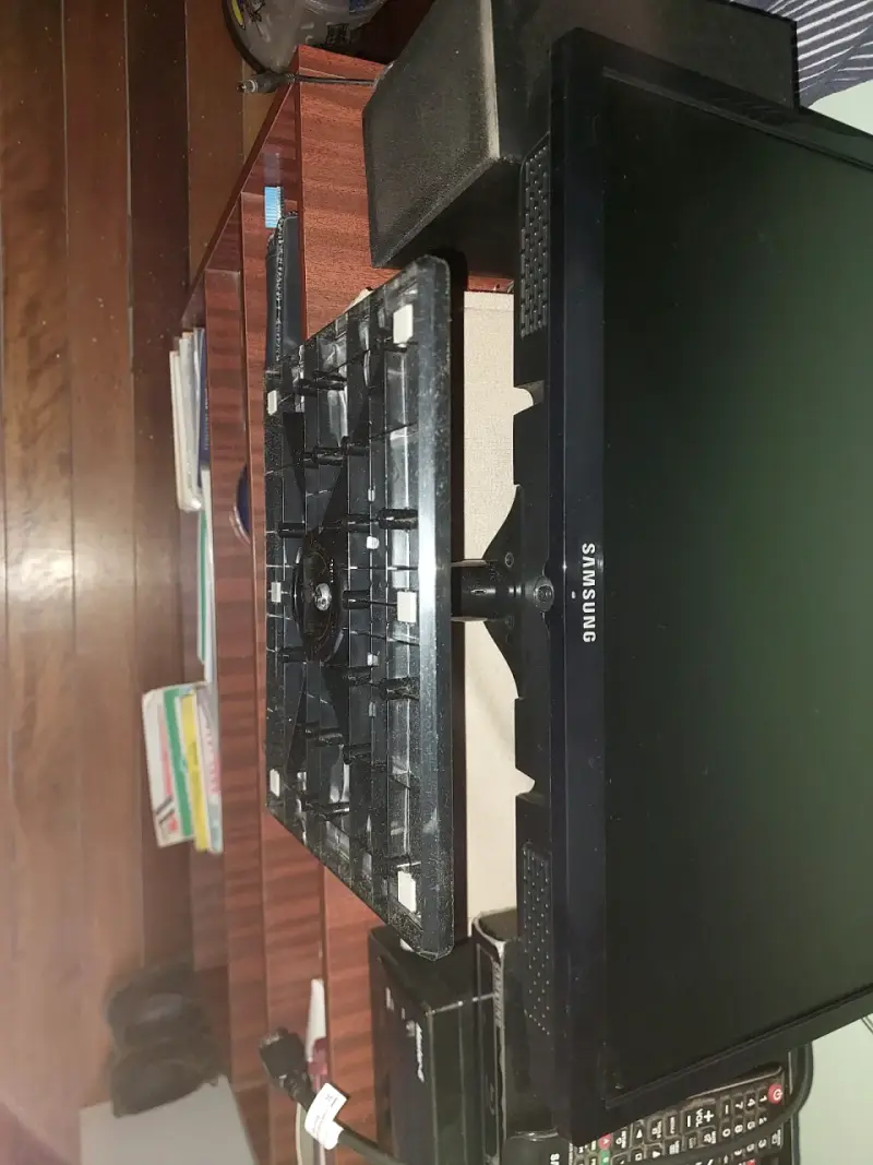 Monitor/Tv Samsung T22C300 con control remoto - 3