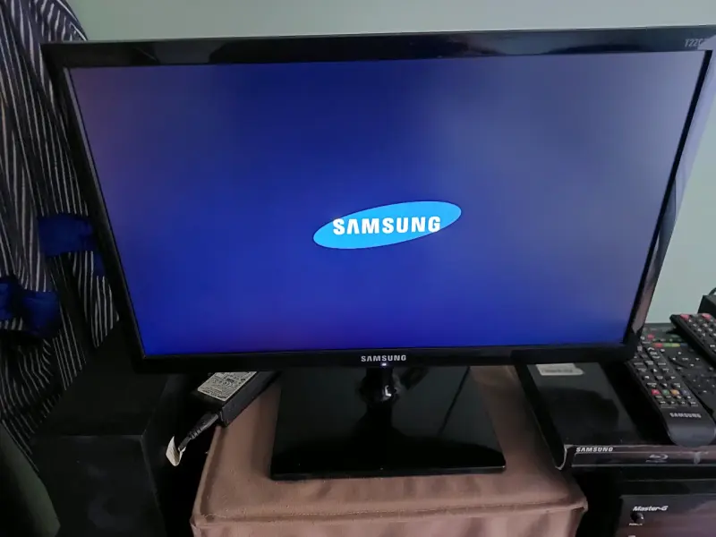 Monitor/Tv Samsung T22C300 con control remoto - 6