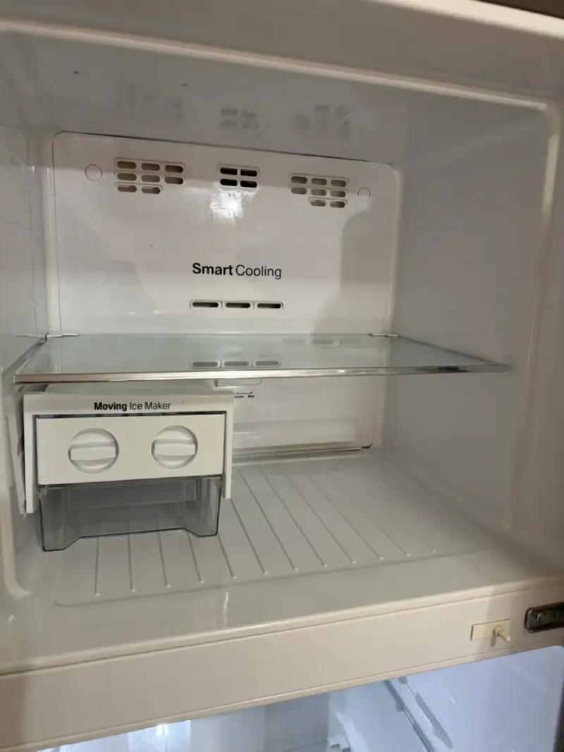 Refrigerador Daewoo con dispensador de agua - 4