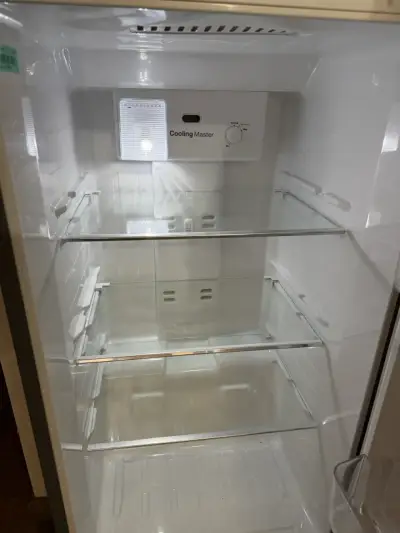 Refrigerador Daewoo con dispensador de agua - miniatura 5