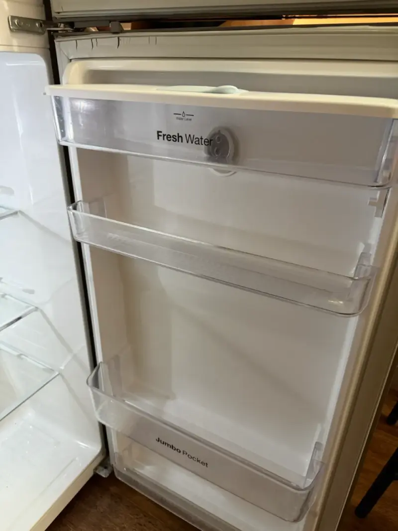 Refrigerador Daewoo con dispensador de agua - 6