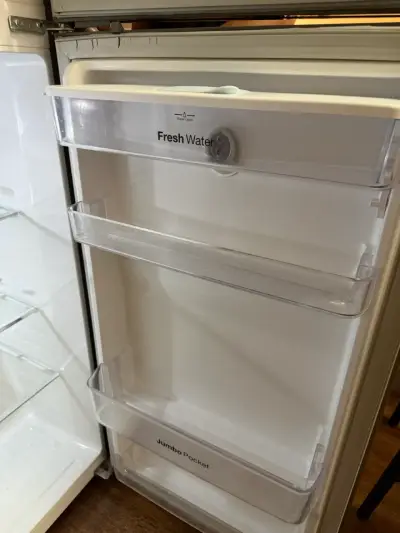 Refrigerador Daewoo con dispensador de agua - miniatura 6
