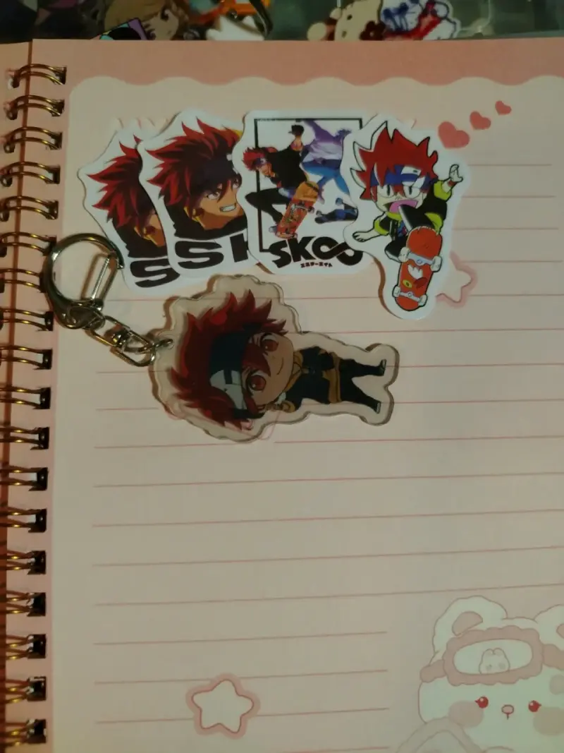 Set de llavero y stickers de anime SK8