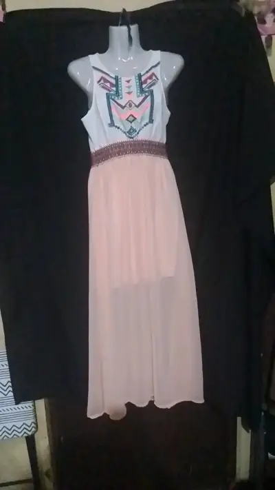 Vestido largo bohemio con bordado étnico - miniatura 1