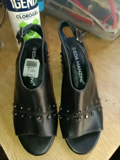 Sandalias de cuero negro con tacón Eda Manzini - miniatura 1