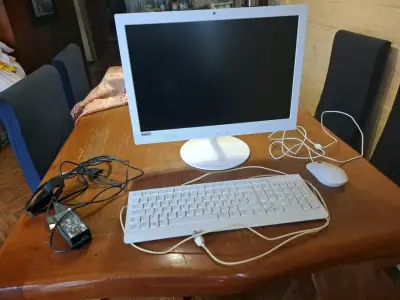 Lenovo All-in-One IdeaCentre 330 - miniatura 1