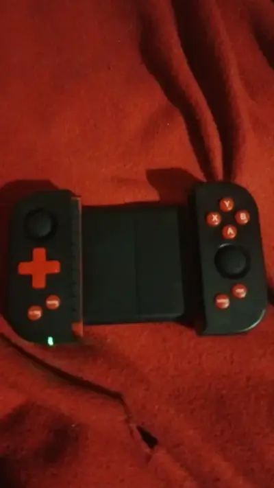 Control inalámbrico para smartphone rojo y negro - miniatura 1