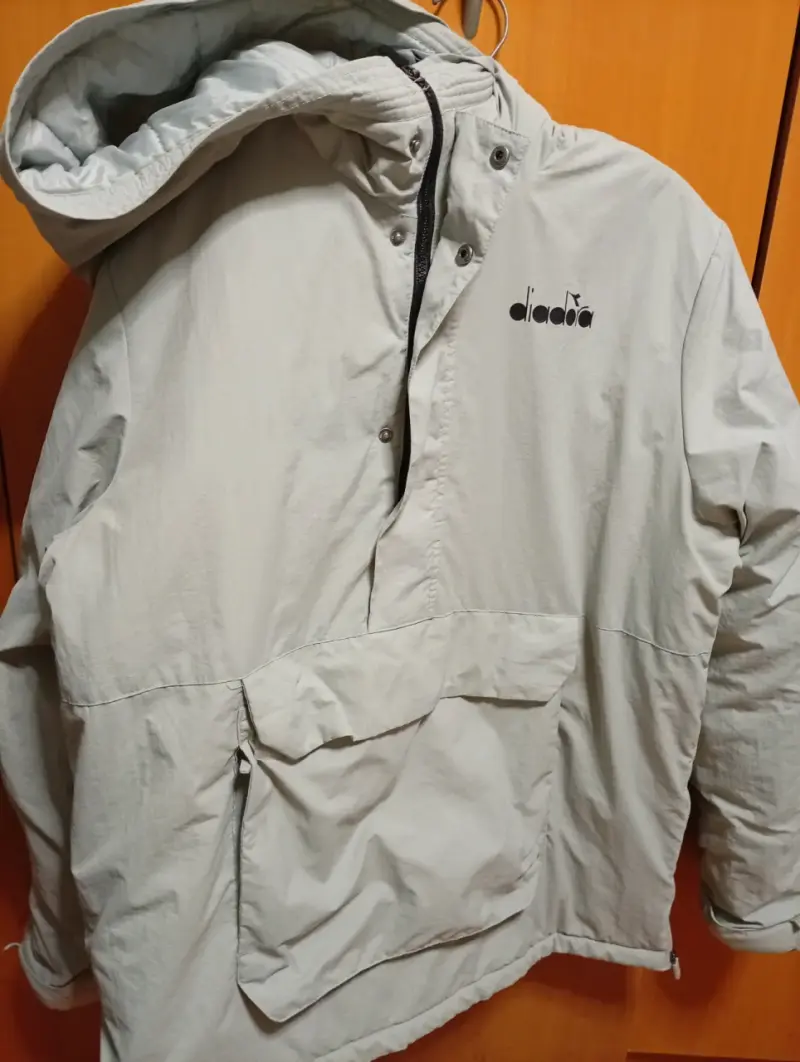 Chaqueta Diadora gris con capucha - 1