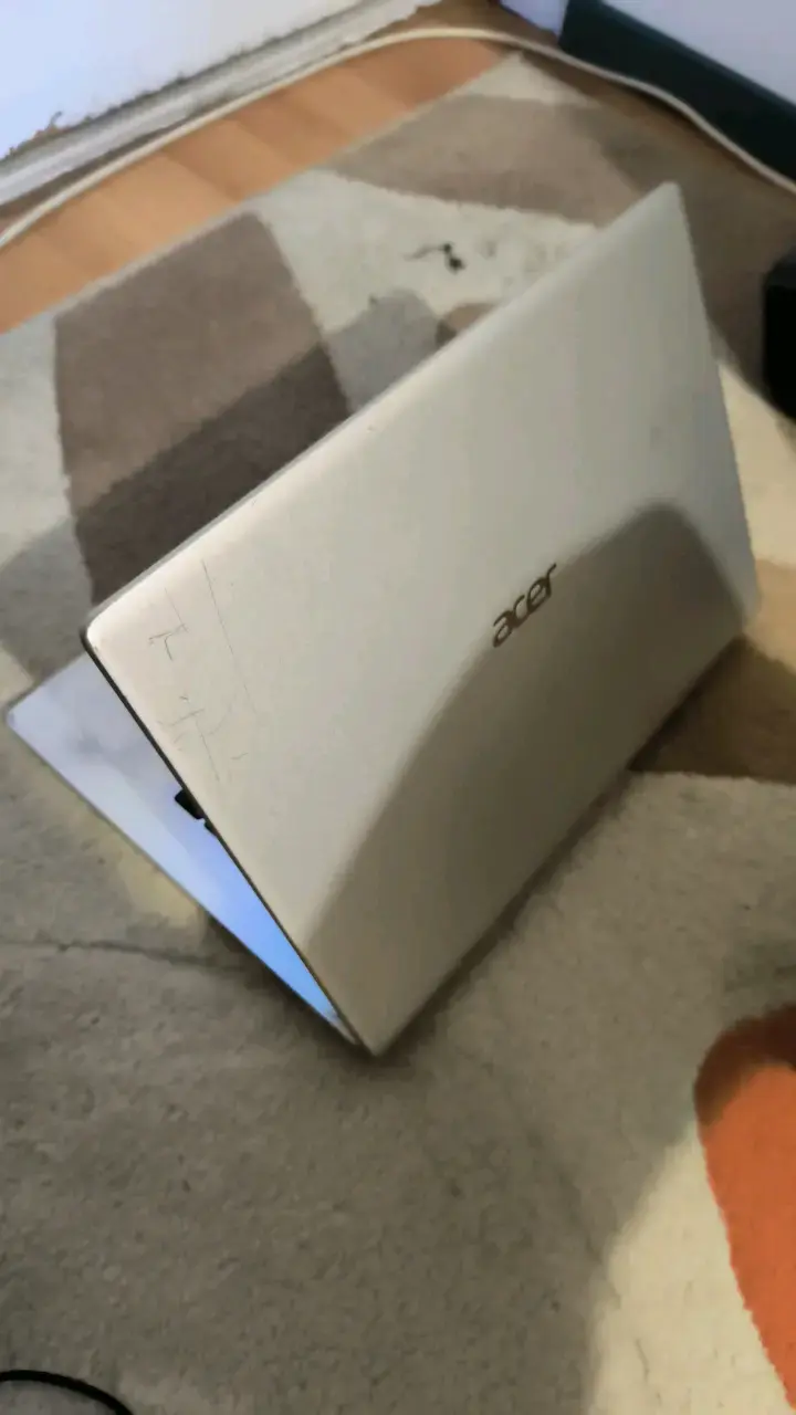 Laptop Acer con pantalla de 15 pulgadas - 2