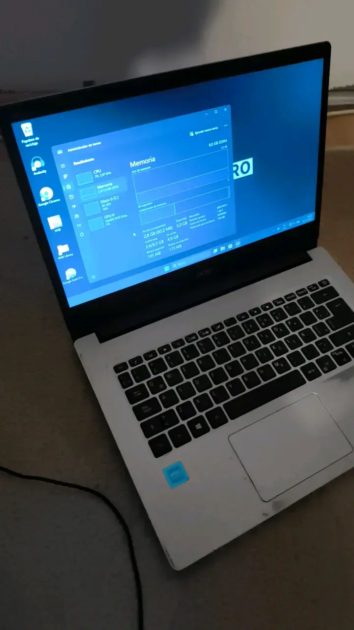 Laptop Acer con pantalla de 15 pulgadas - 3