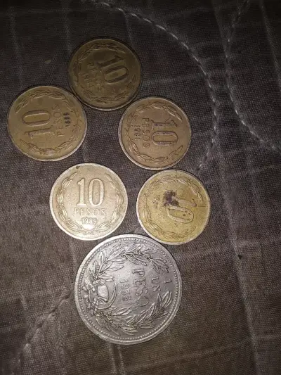 Monedas antiguas chilenas de 10 y 1 peso - miniatura 1