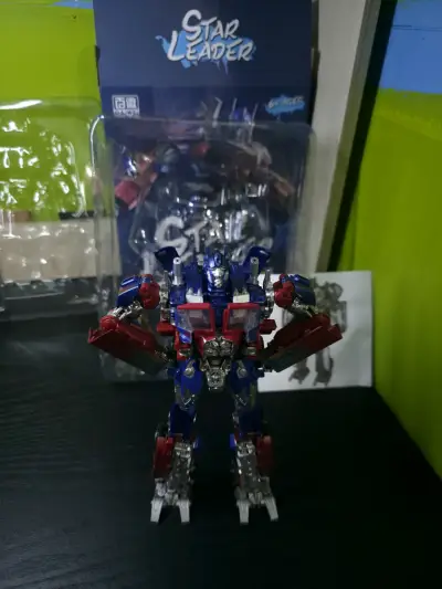 Figura de acción de Optimus Prime y Megatron - miniatura 3