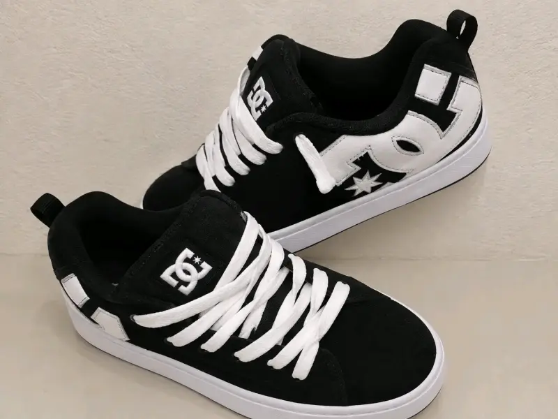 Zapatillas deportivas DC negras y blancas - 2