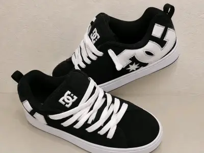 Zapatillas deportivas DC negras y blancas - miniatura 2