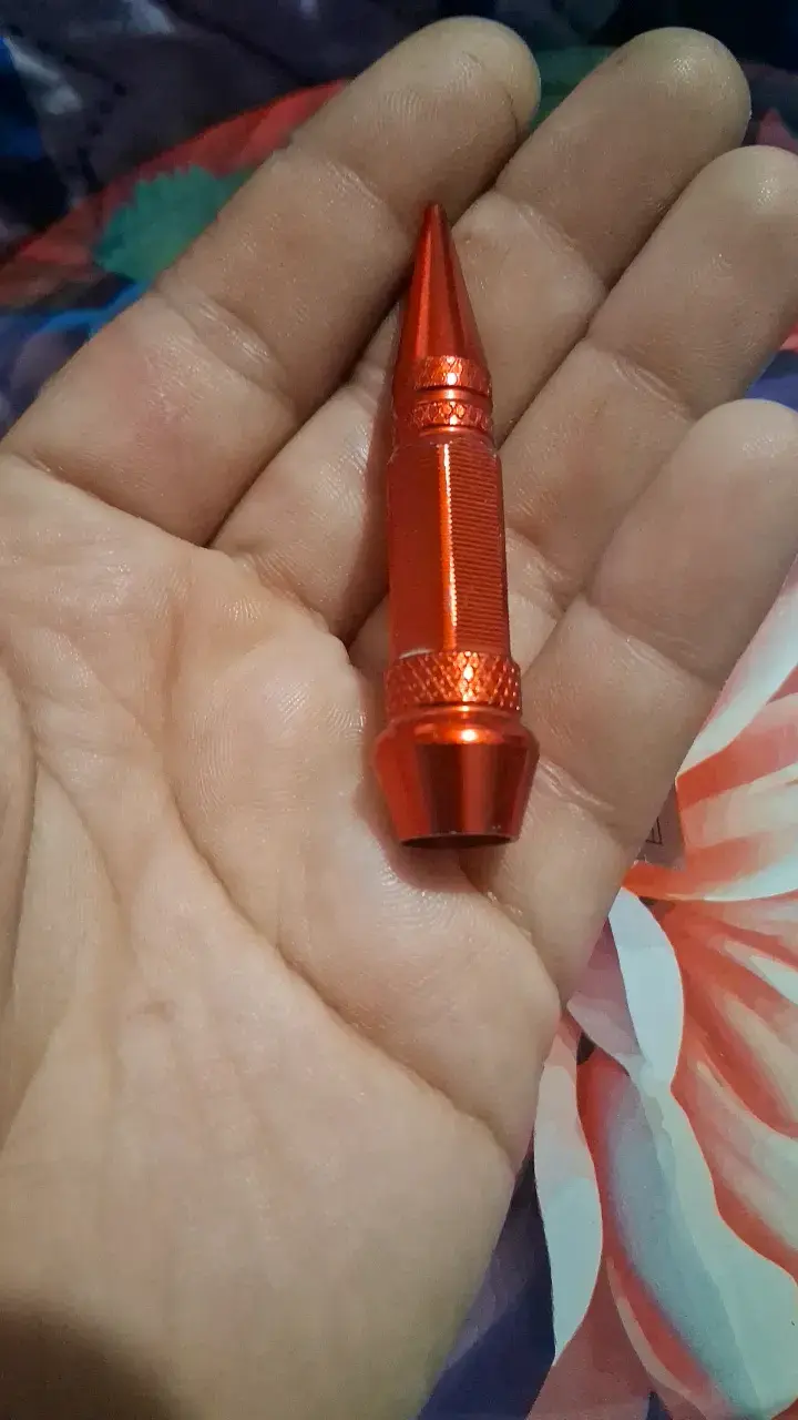 Punzón decorativo rojo metálico para válvula - 2