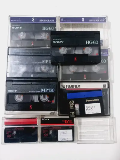 Lote de Cassettes de Video 8 y Mini Dv - miniatura 2