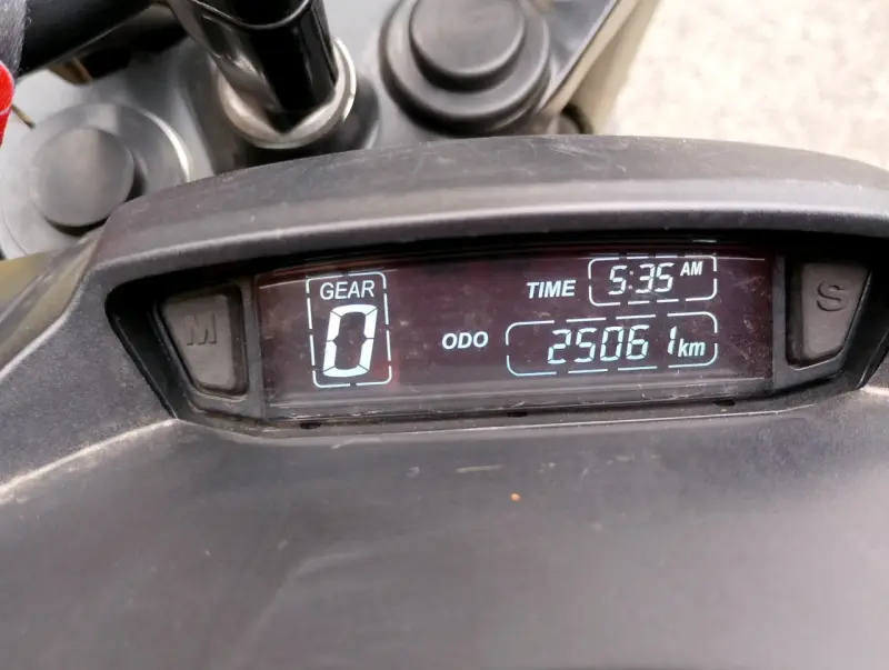 Moto deportiva Bajaj Dominar 400 en excelente estado - 2