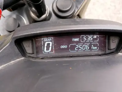 Moto deportiva Bajaj Dominar 400 en excelente estado - miniatura 2